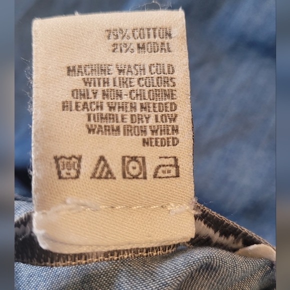 AMERICAN RAG CIE Sleevless Tunic Top with Pockets - Picture 5 of 5